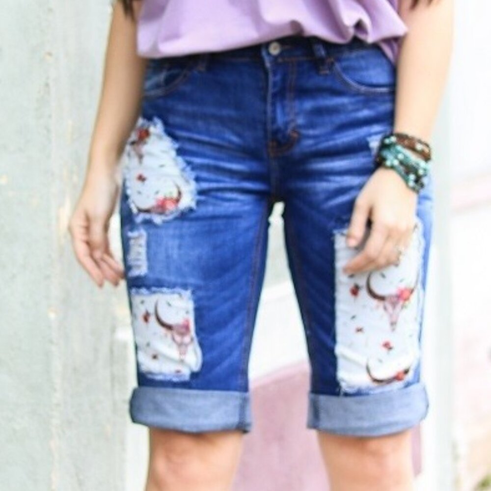 L & B COWSKULL BOYFRIEND BERMUDA SHORTS BRAND NEW